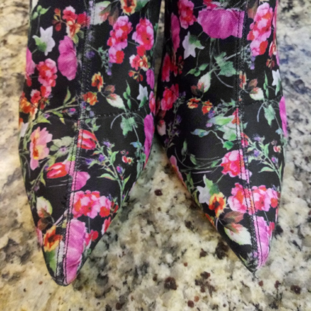 *SOLD*Steve Madden Lombard Pointy Toe Sock Bootie - Picture 8 of 11